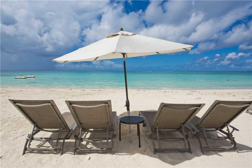 Regal Beach Club Джордж Таун Екстериор снимка